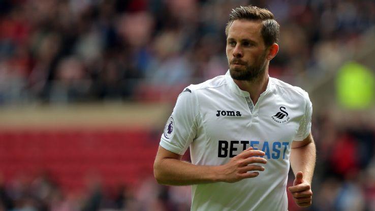 利物浦冬窗动态：1亿镑与曼联争夺中场新星，埃利奥特或回归