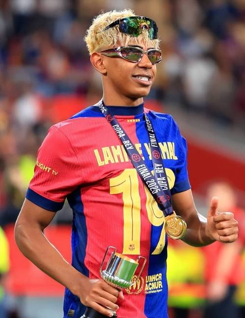 [德甲]多特蒙德开出角球 安东跟进补射得手