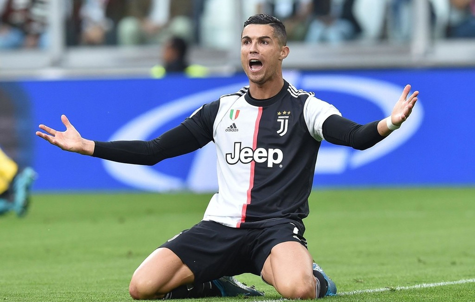 LOL：Uzi参加名人堂入驻仪式，Theshy提前预定第三个名额，Caps紧随其后