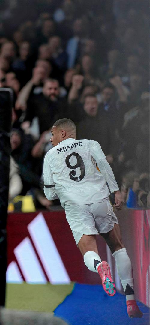 [NBA]邓恩篮下推翻东契奇 双方球员爆发冲突