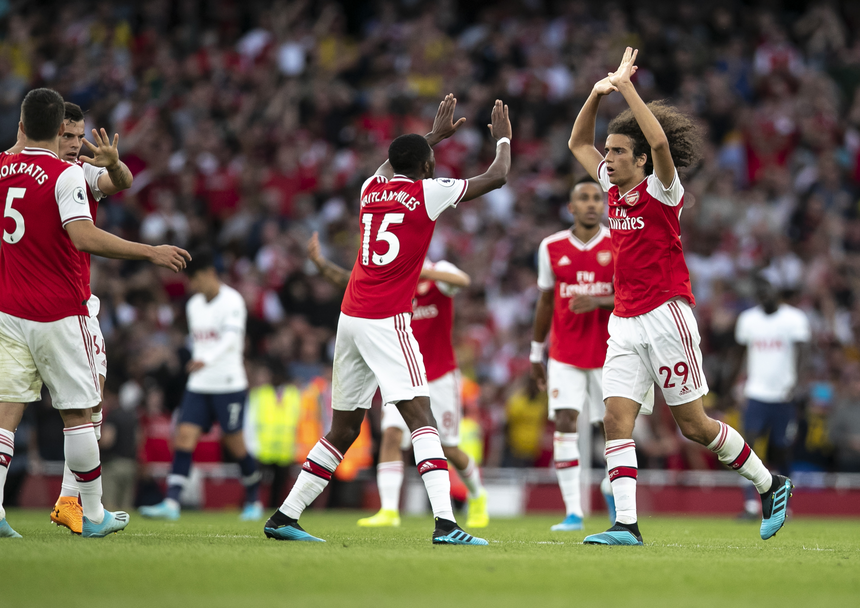 库利巴利飞踢对手被直红罚下