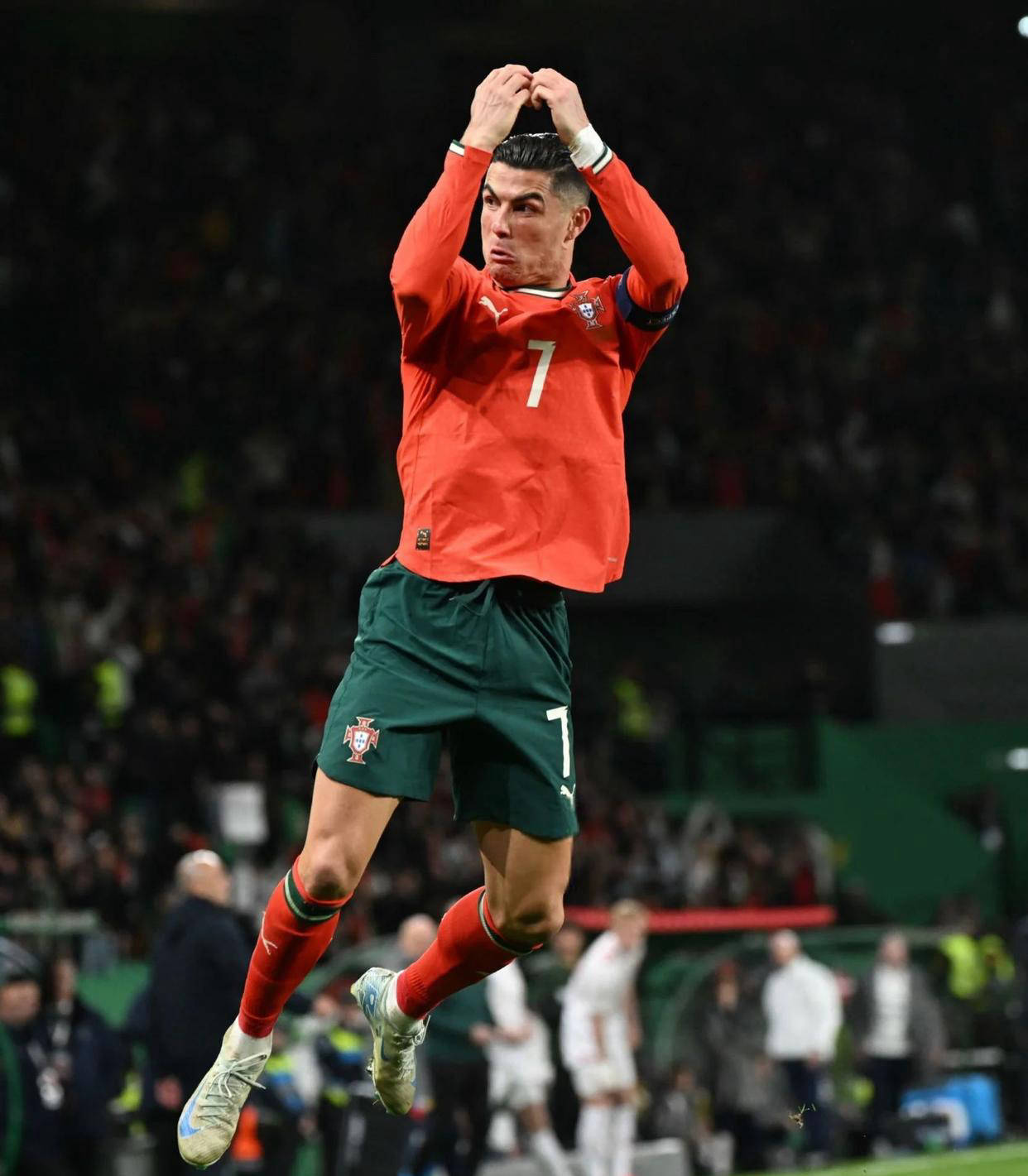 [中超]徐皓阳角球传中 于汉超头球破门